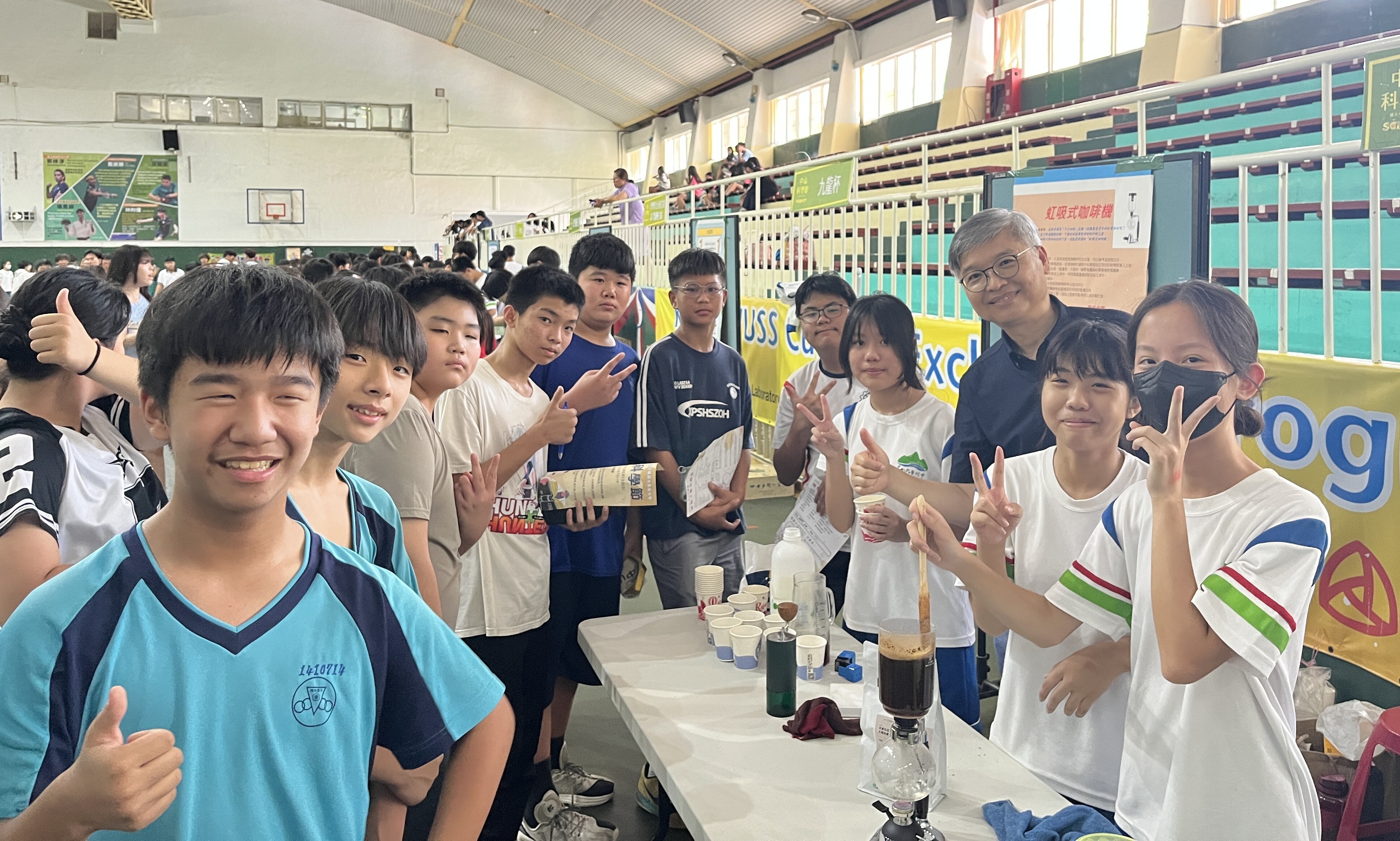 同學們從沖泡咖啡中體驗物理虹吸原理
