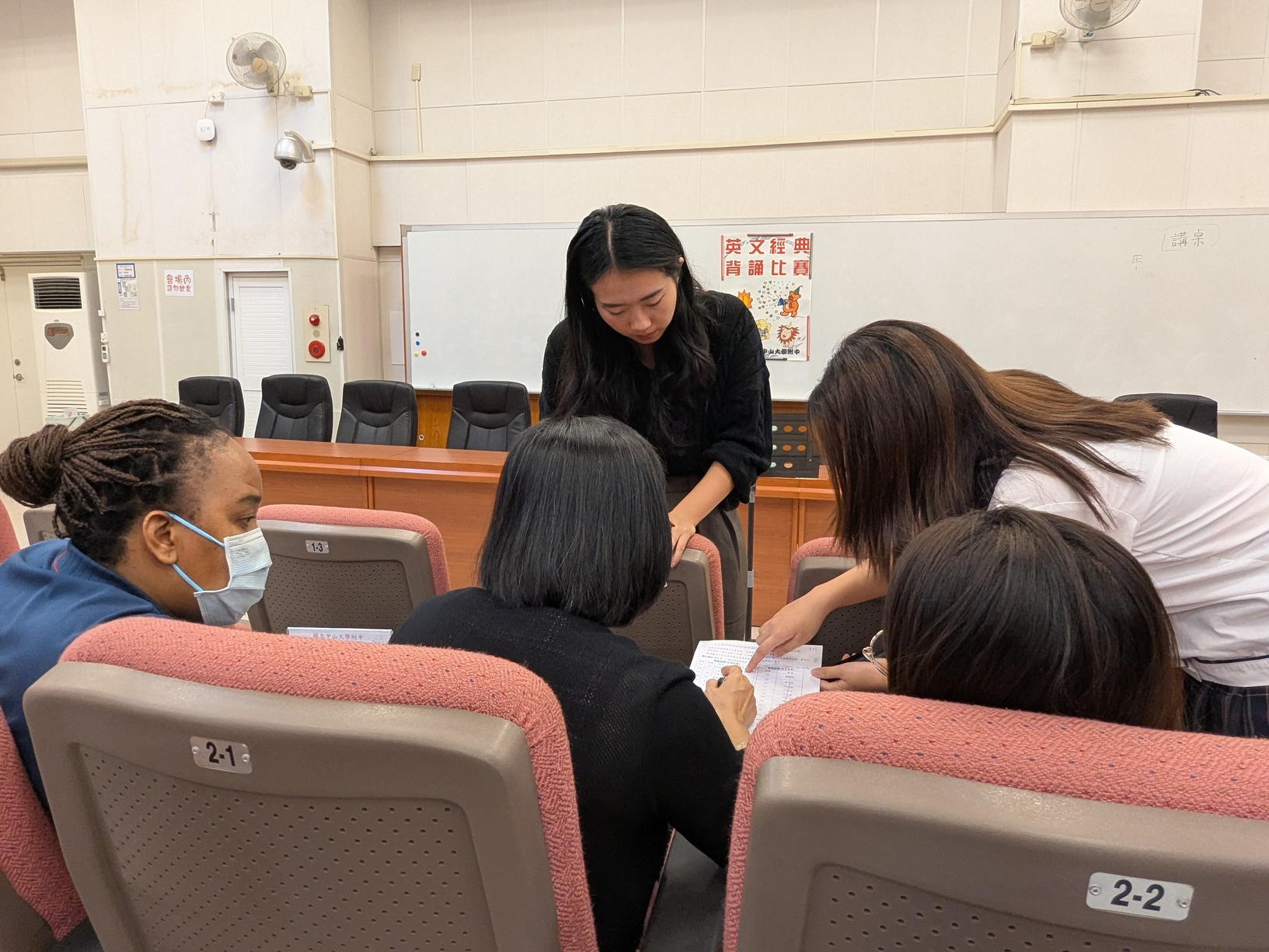 114學年度 國一二年級 英文經典背(朗)誦比賽圖片